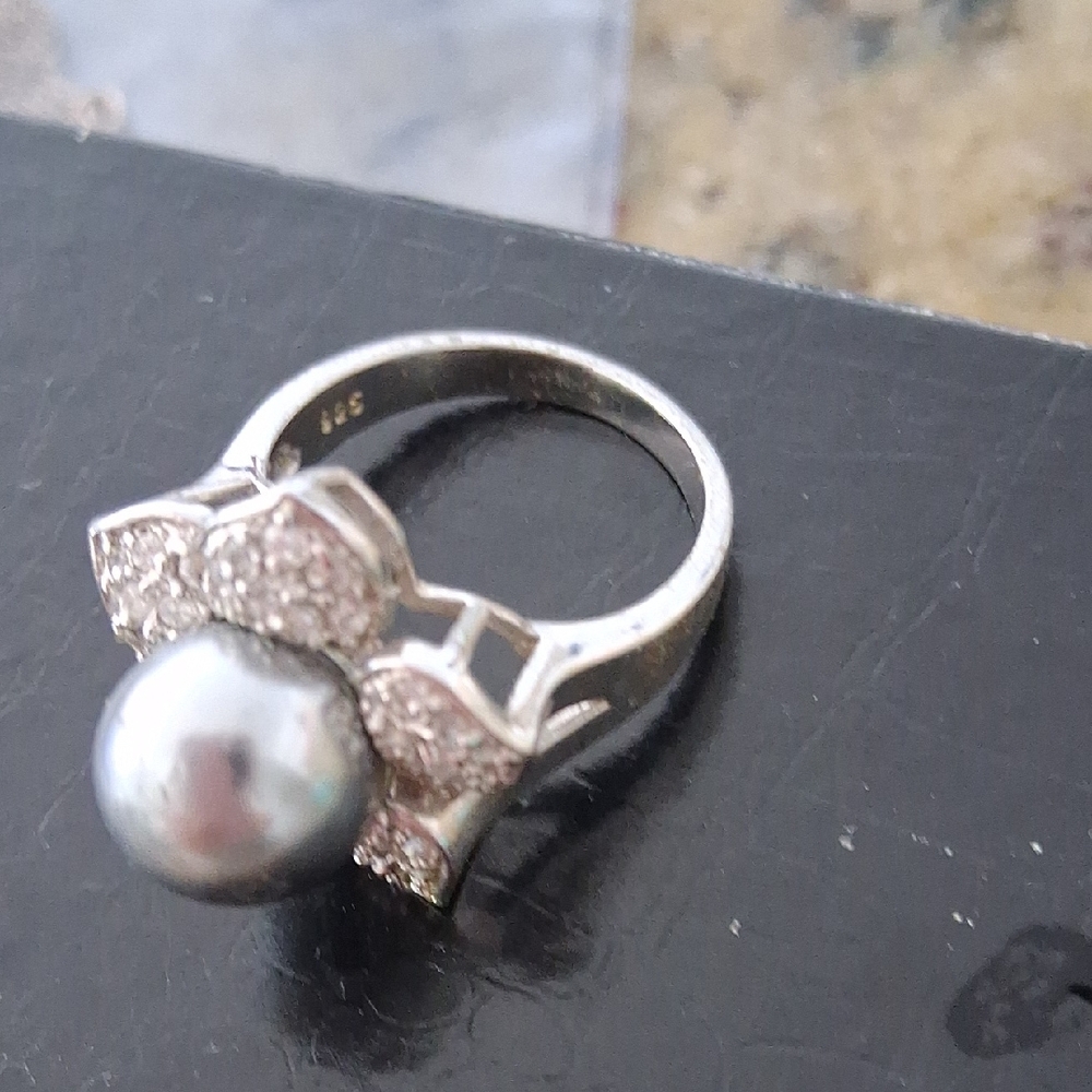 Size 9Silver Pearl and Diamond Accent Ring